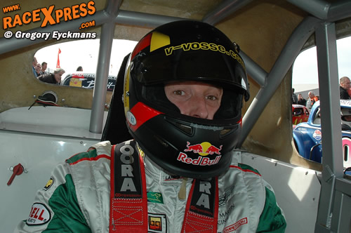 De sympathieke Vincent Vosse aan boord van zijn Legend Car